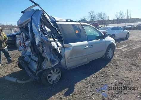 2006 Chrysler Town & Country Touring z USA, uszkodzony, nr VIN 2A8GP54L26R884431